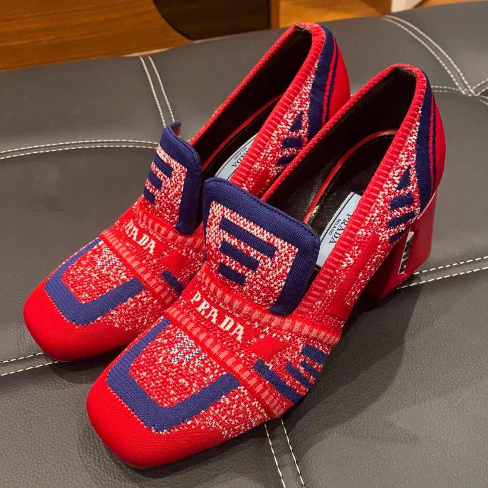RARE Authentic knit Prada loafer heel